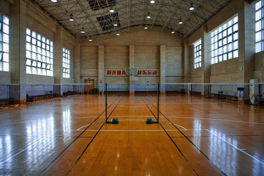 “上海建设管理职业技术学院徐汇校区体育馆”