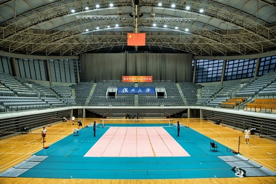 “复旦大学正大体育馆”