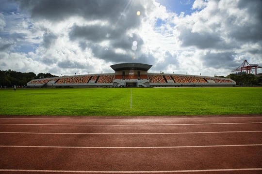 “上海海事大学临港校区体育场”