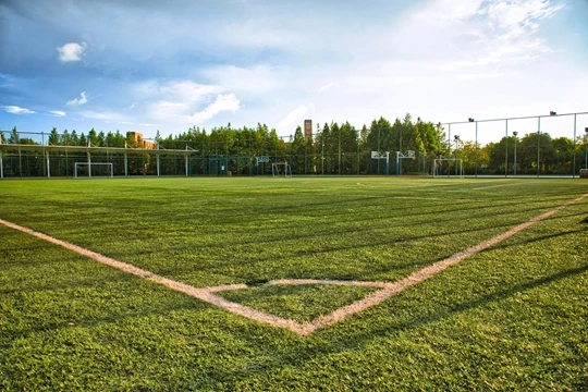 “上海建桥学院七人制足球场”