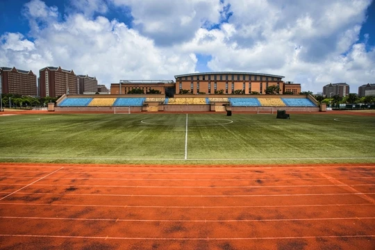 “上海电机学院临港校区体育场”